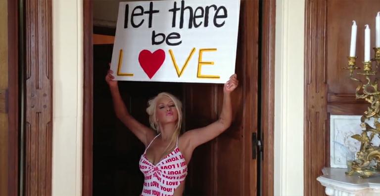 Christina Aguilera lança clipe caseiro para os fãs