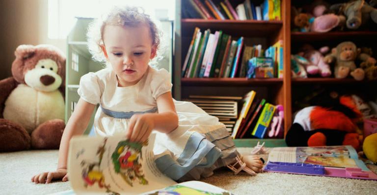 Crianças precisam ter contato com a literatura desde o primeiro ano de vida