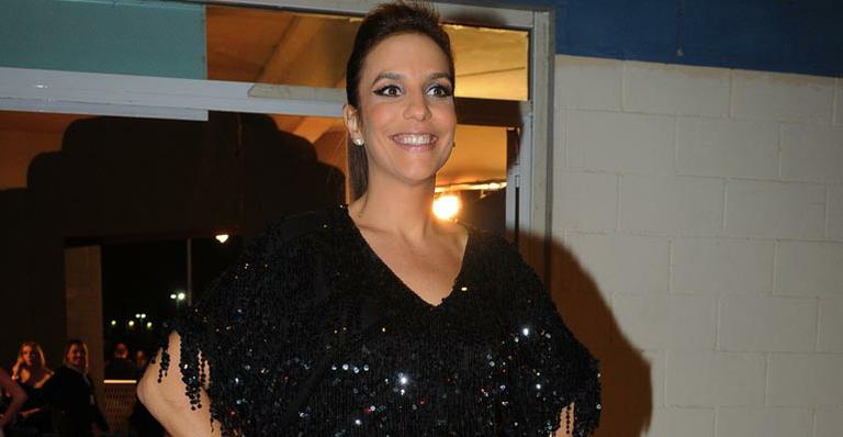 Ivete Sangalo visita Cidade do Rock e finge falar com Justin Timberlake