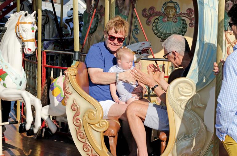 Animadas férias de Elton John e David Furnish