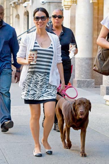 Lucy Liu e seu cão, Jack, em NY