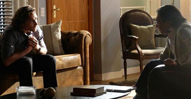 Flor do Caribe: Alberto decide fazer tratamento psicológico na reta final da novela