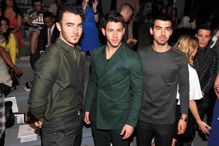 Jonas Brothers cancelam turnê por desavenças internas