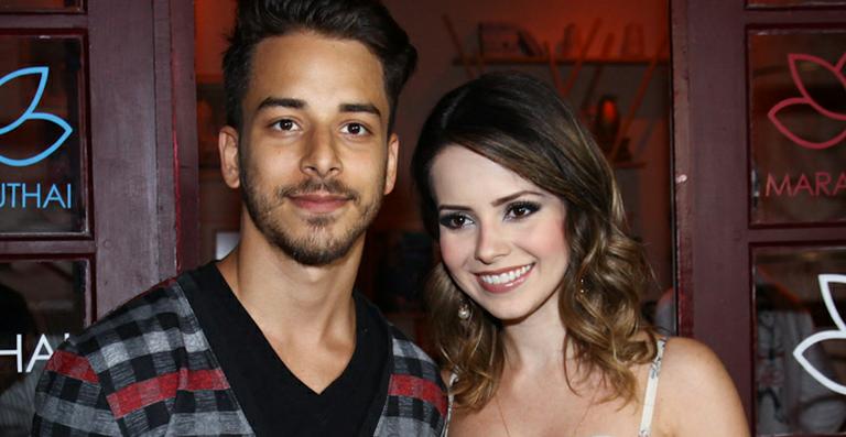 Sandy e Junior comentam a nova fase de Miley Cyrus e relembram como foi crescer sendo famosos