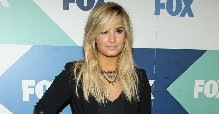 Demi Lovato vai lançar livro para ajudar as pessoas que lutam contra o vício das drogas