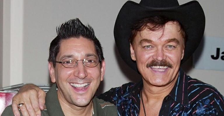 Randy Jones, o cowboy do Village People, vai se casar com o namorado