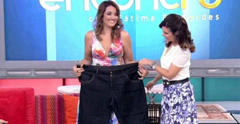Atriz que perdeu 60 quilos mostra calça que usava e afirma: Quero mais, ainda estou obesa