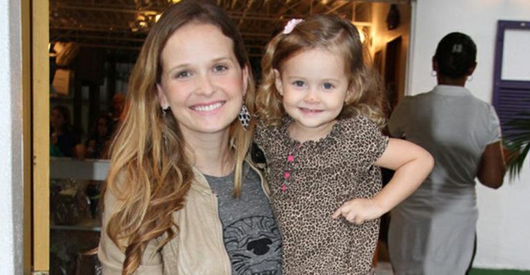 Fernanda Rodrigues faz blog para mamães e relembra o nascimento da filha, Luisa