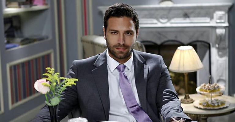 Vilão de Chiquititas, João Gabriel Vasconcellos assistia à novela escondido na adolescência
