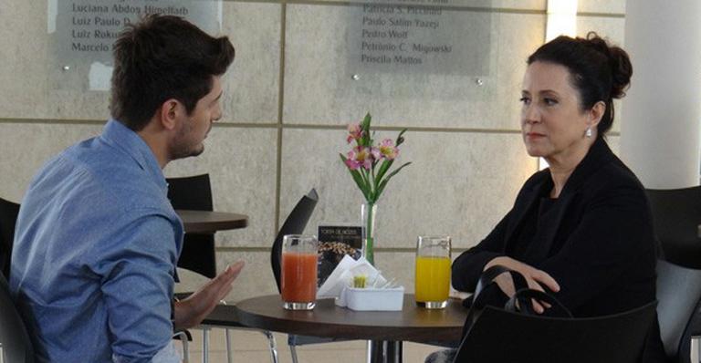 Amor à Vida: Lídia usa viagem de Rogério para iniciar vingança contra Leila