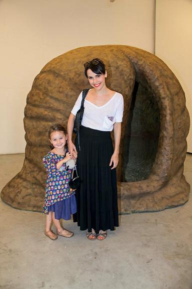Débora Falabella e filha
