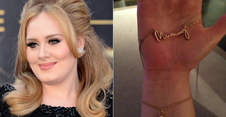 Adele manda fazer colar com a palavra ‘mamãe’ em inglês