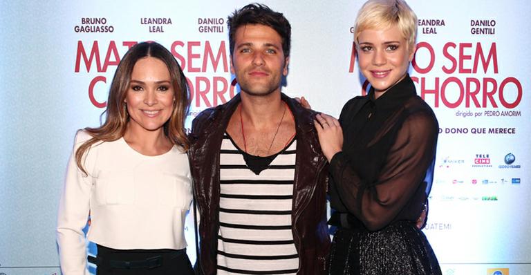 Elenco se reúne na pré-estreia do filme Mato Sem Cachorro
