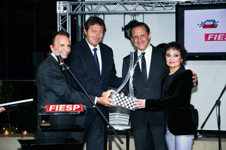 Fittipaldi e vips em noite solidária