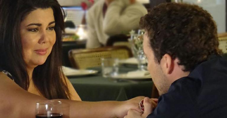 Amor à Vida: Daniel pede Perséfone em namoro, que aceita viver um conto de fadas com ele