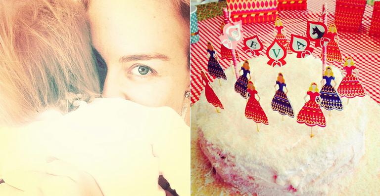 Angélica mostra o bolo de aniversário de Eva