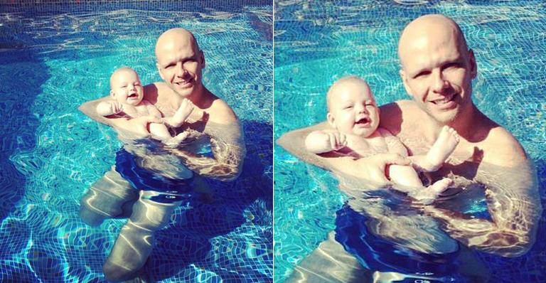 Filha de peixe: Xuxa brinca na piscina com a pequena Brenda