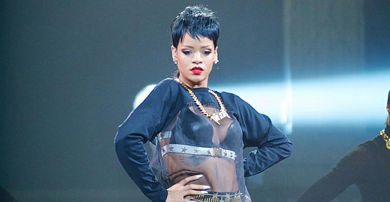 Rihanna diz que se tornou ‘patética’, ‘chata’ e que agora ‘odeia festas’