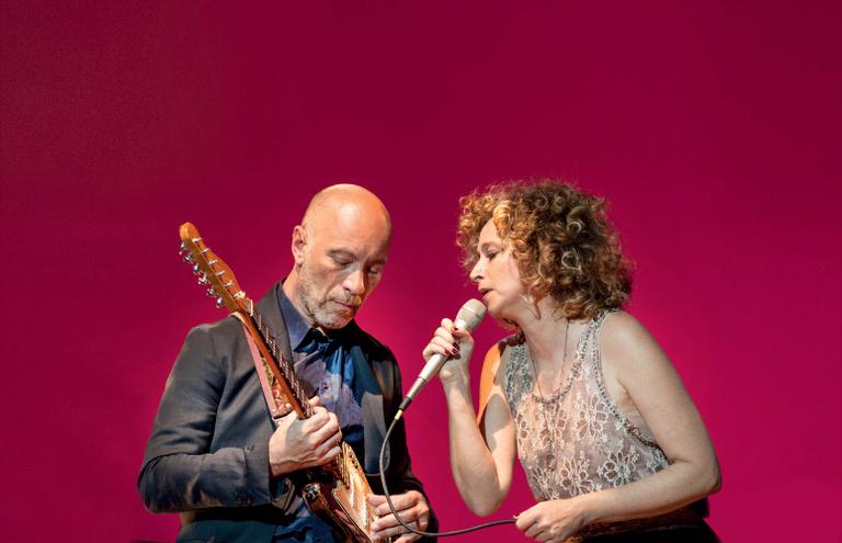 Katia B lança CD com show
