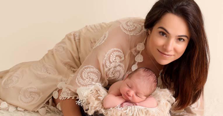 Cássia Linhares apresenta o filho Antonio Bento em ensaio fotográfico