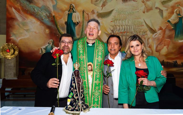 Família homenageia Hebe um ano após sua morte