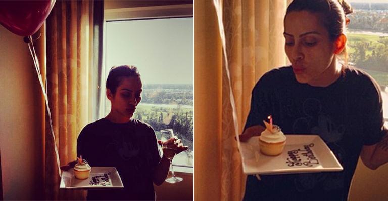 Cleo Pires festeja o seu aniversário com cupcake nos EUA