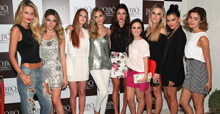 Looks das estrelas em evento de moda com modelo internacional