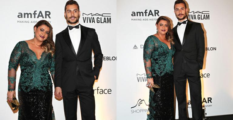 Preta Gil surge com o ex-namorado em baile de gala