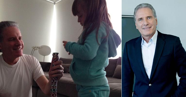De shorts e camiseta, Roberto Justus brinca com Rafaella Justus