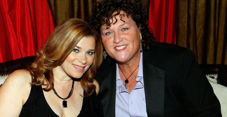 Atriz de Glee pede namorada em casamento na Disney