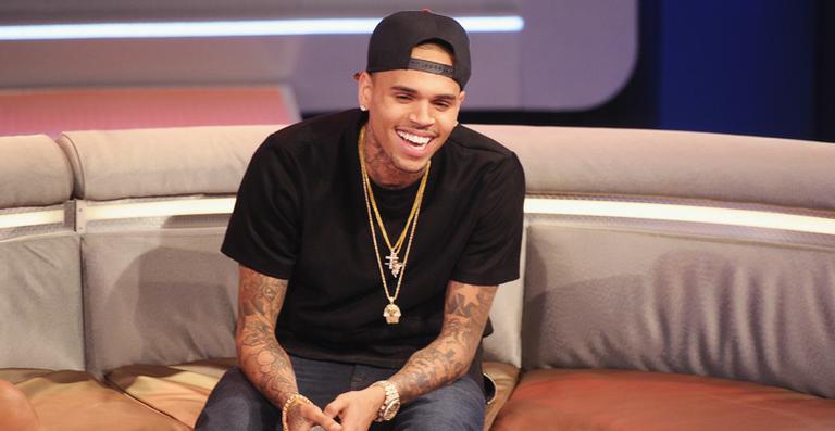 Chris Brown causa polêmica ao dizer que ebola é “forma de controle populacional”