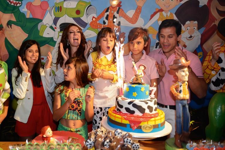 Claudia Lira comemora os 7 anos da filha, Valentina