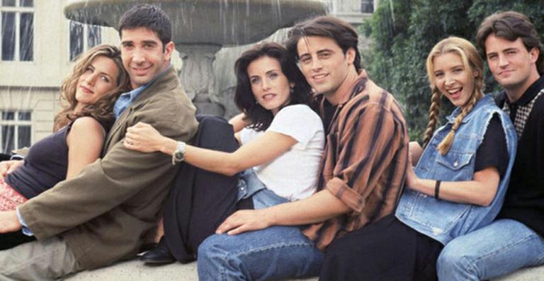 Jennifer Aniston foi retirada do primeiro ensaio fotográfico de Friends e quase perdeu o papel de Rachel