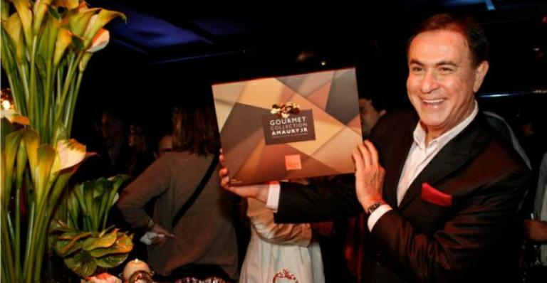 Amaury Jr. lança linha de chocolates com presença de famosos