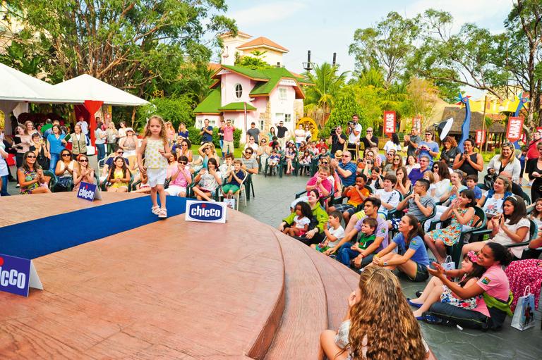 Crianças encantam na passarela em Campinas