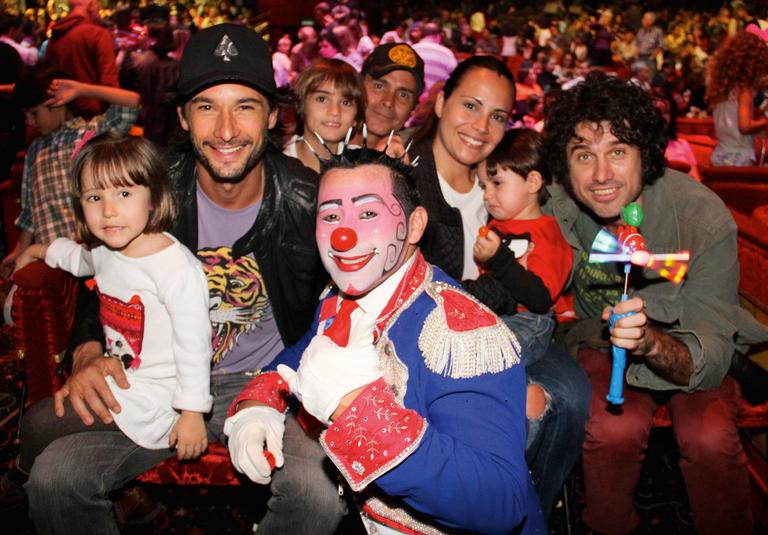 Rodrigo Santoro leva os sobrinhos ao circo