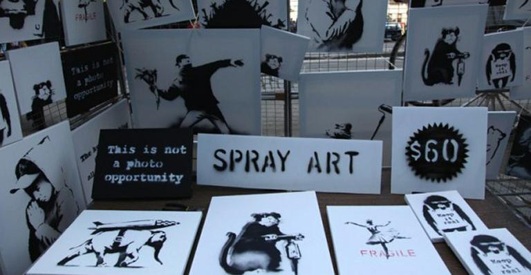 Obras de Banksy são vendidas por US$ 60 em tenda de Nova York