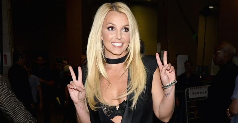 Britney Spears abandona dieta e pede guloseimas em seu camarim
