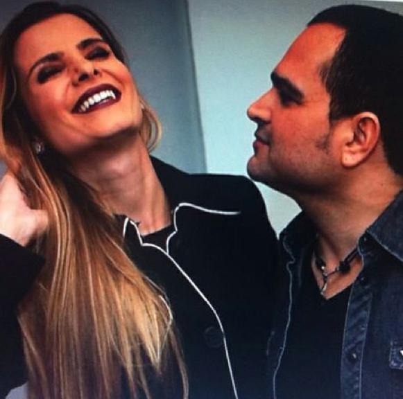 Luciano Camargo e Flávia comemoram dez anos de casamento