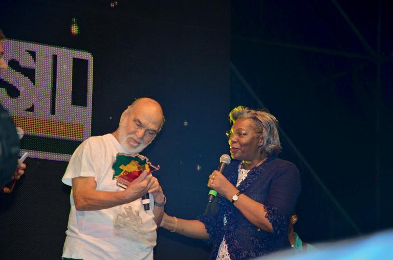 Lima Duarte recebe homenagem
