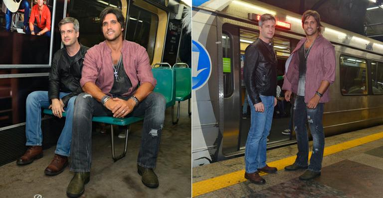 Victor e Leo andam de metrô no Rio de Janeiro para divulgar o novo CD