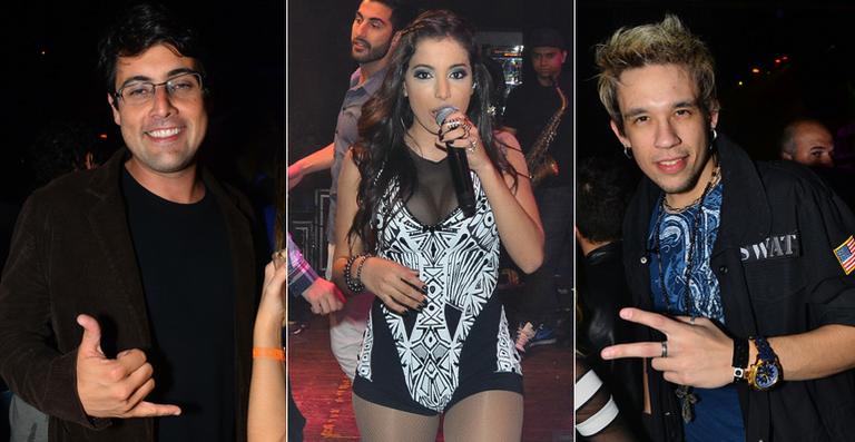 Anitta faz show em casa sertaneja com a presença de famosos na plateia