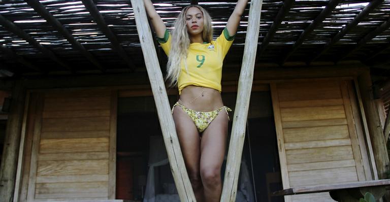 Beyoncé mostra corpão sarado vestindo a camisa do Brasil