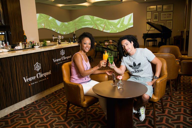 Sintonia musical de Negra Li e Junior Dread