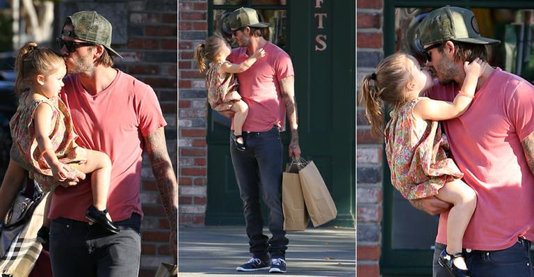 David Beckham enche Harper Seven de beijos em Los Angeles