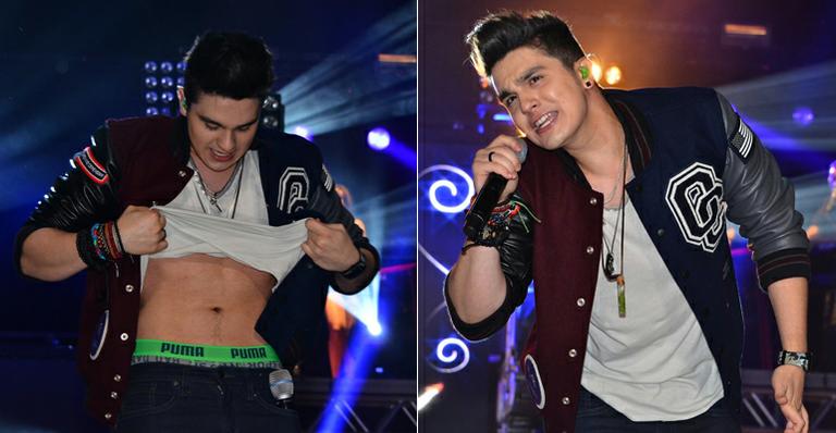 Luan Santana exibe barriga sarada em show