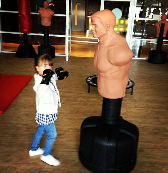 Lutando? Rafa Justus acompanha a mãe em aula de artes marciais