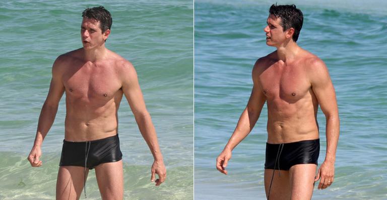 Márcio Garcia exibe boa forma na praia; Veja o sábado dos famosos