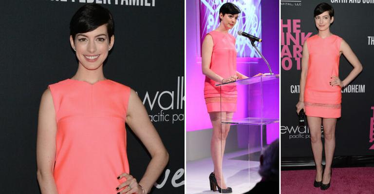 Anne Hathaway aposta em vestido tubinho rosa sem exagerar no romantismo. Aprenda a usar!
