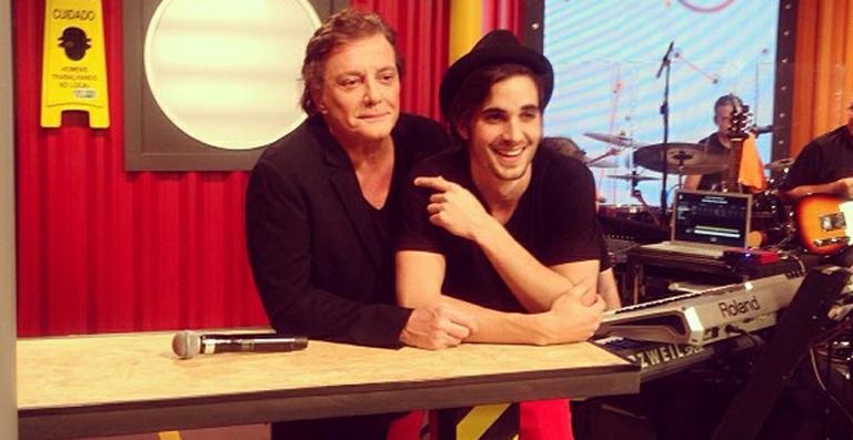 Fiuk recebe o pai, Fábio Jr, em seu programa de TV